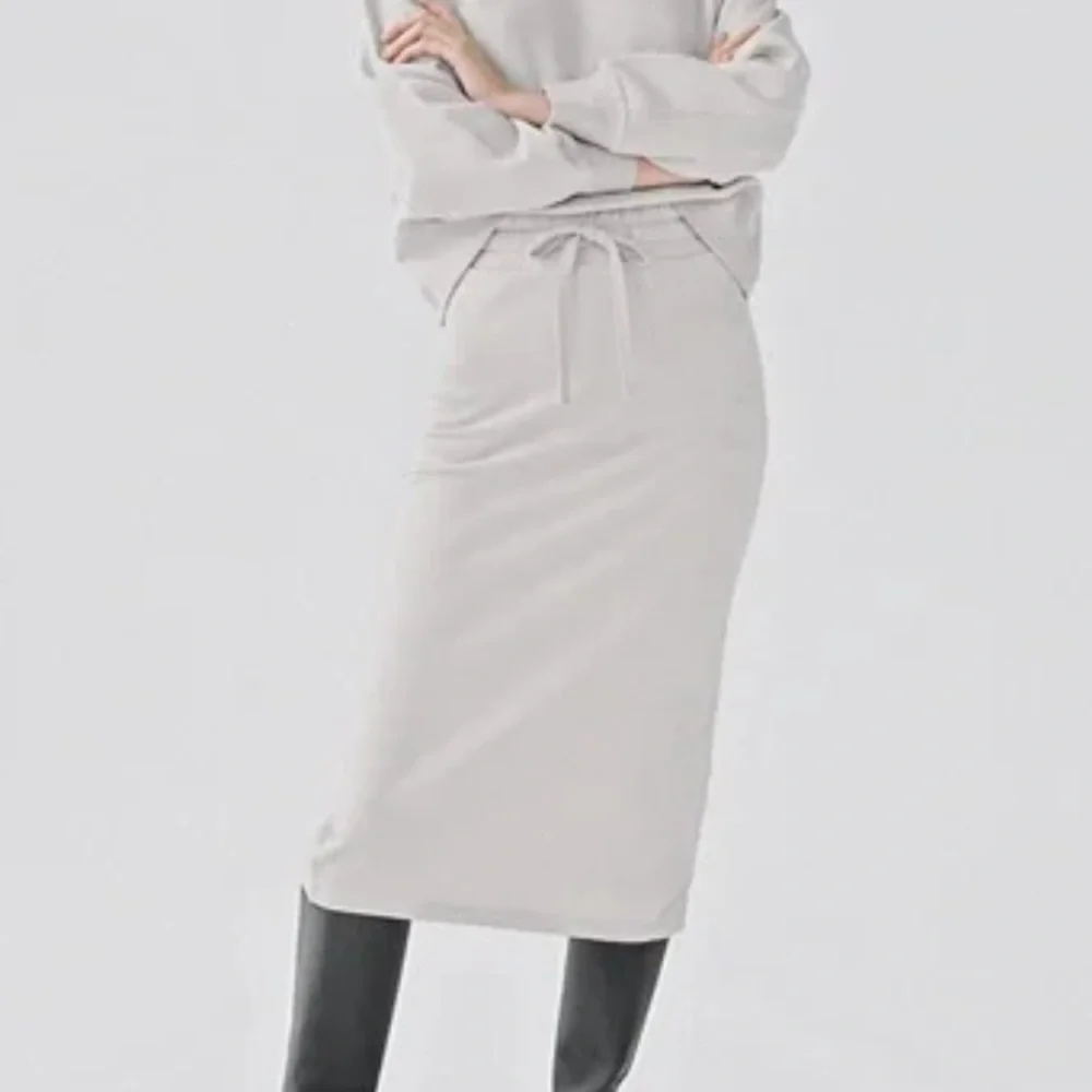 NWT MIDI SKIRT SIZE S